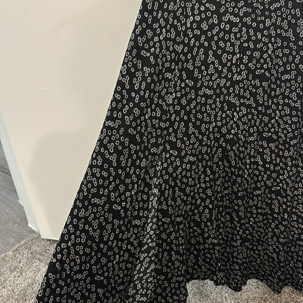 Skirt front split - Picture 2 of 2
